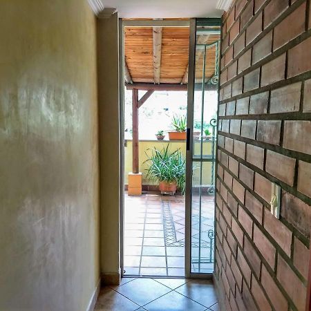 Bueno, Bonito, Barato Y Cerca A El Poblado Apartment Medellin Luaran gambar