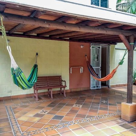 Bueno, Bonito, Barato Y Cerca A El Poblado Apartment Medellin Luaran gambar