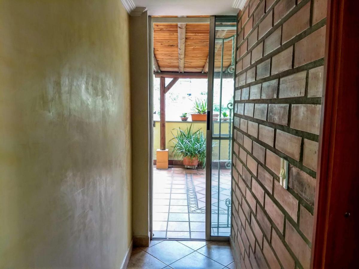 Bueno, Bonito, Barato Y Cerca A El Poblado Apartment Medellin Luaran gambar