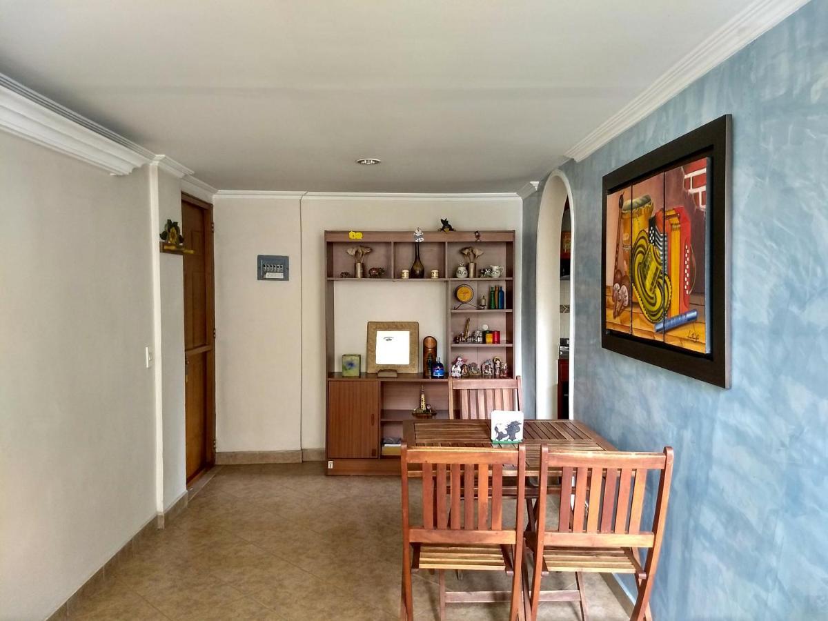 Bueno, Bonito, Barato Y Cerca A El Poblado Apartment Medellin Luaran gambar