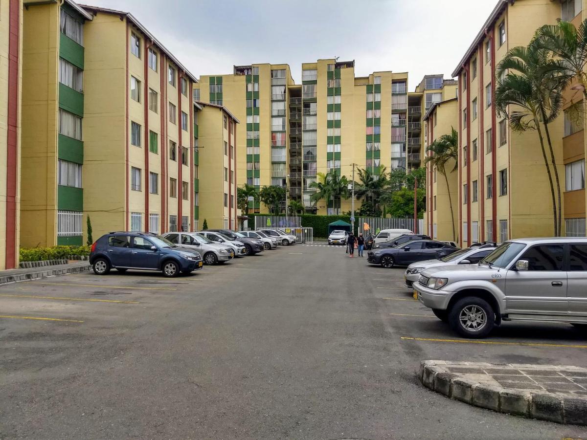 Bueno, Bonito, Barato Y Cerca A El Poblado Apartment Medellin Luaran gambar